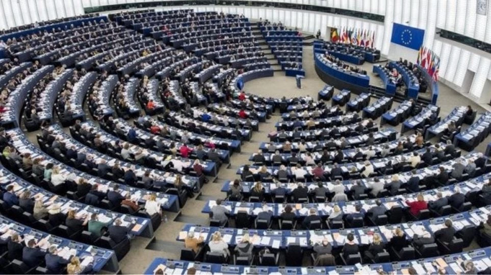 Ενός λεπτού σιγή για τα θύματα στο Μάτι και τη Γένοβα τήρησε το Ευρωκοινοβούλιο